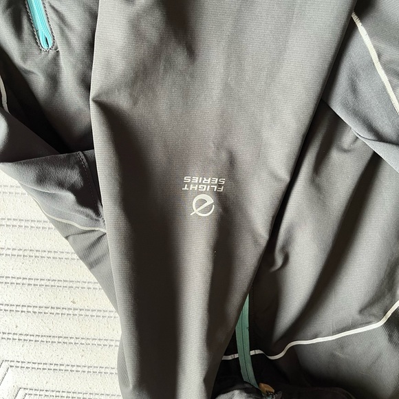 North Face Flight Series wind breaker - Picture 6 of 6